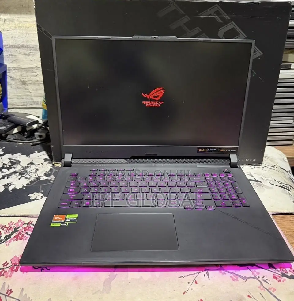 Laptop Asus ROG Strix SCAR 17 32GB AMD Ryzen 9 SSD 2T