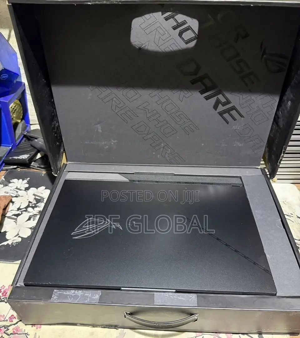 Laptop Asus ROG Strix SCAR 17 32GB AMD Ryzen 9 SSD 2T
