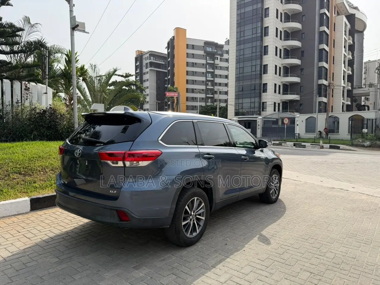 Toyota Highlander XLE 2019 Blue