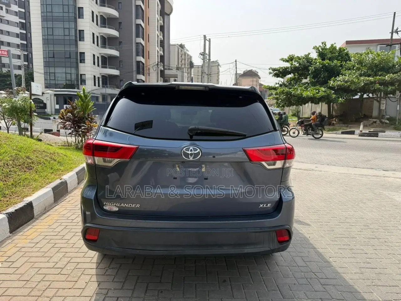 Toyota Highlander XLE 2019 Blue