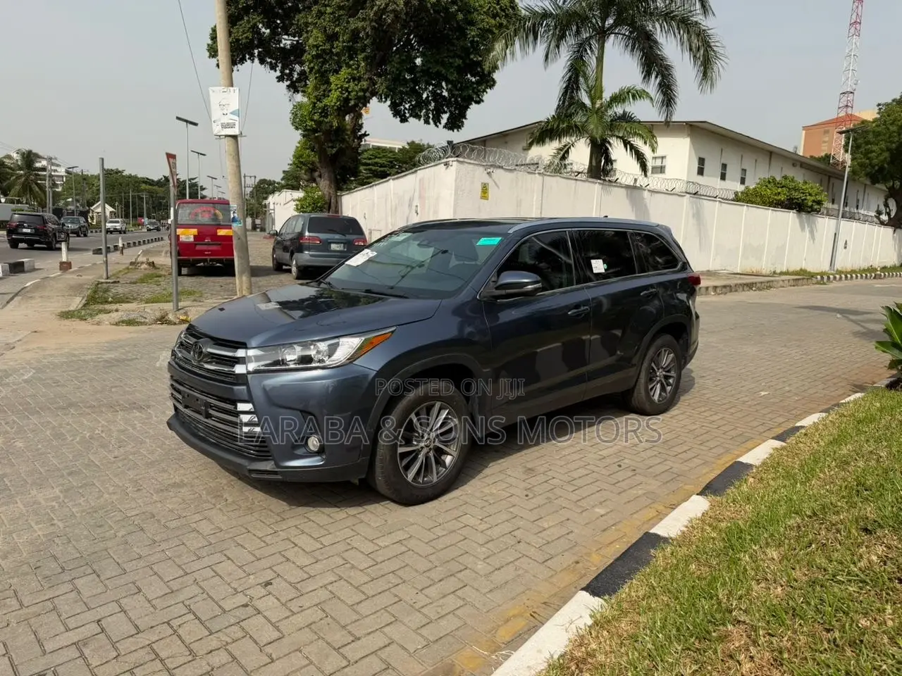 Toyota Highlander XLE 2019 Blue