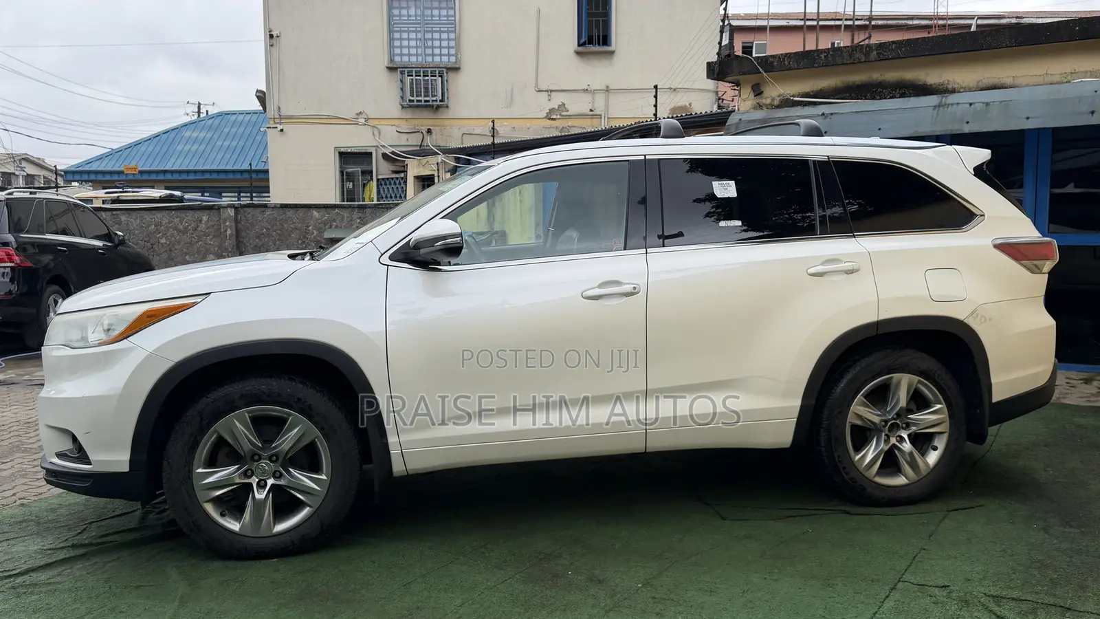 Toyota Highlander Limited Platinum 4dr SUV AWD (3.5L 6cyl 6A) 2015