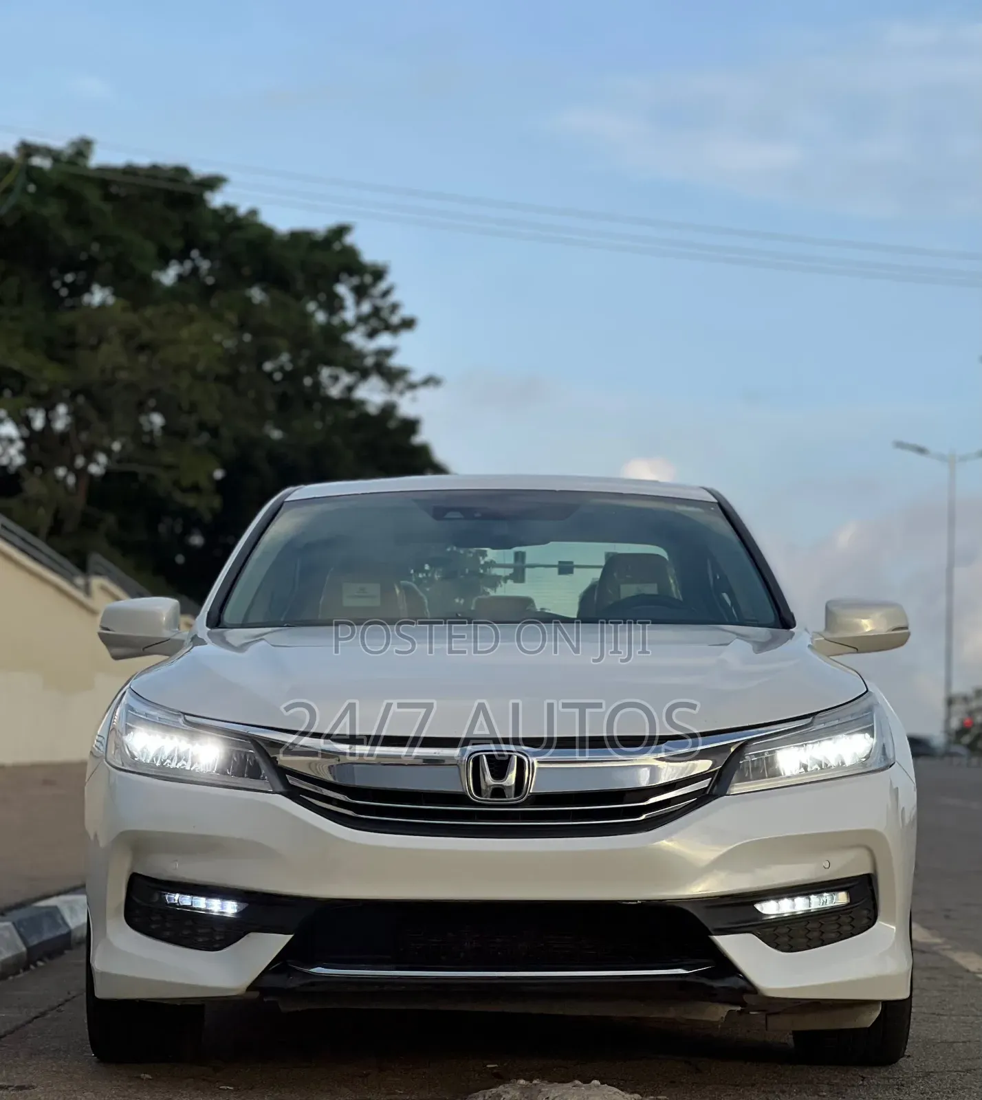 Honda Accord Touring 4dr Sedan FWD (3.5L 6cyl 6A) 2016 White