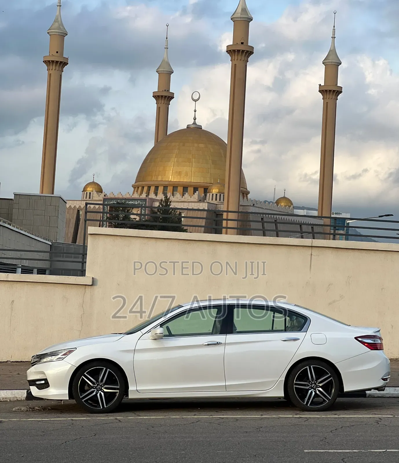 Honda Accord Touring 4dr Sedan FWD (3.5L 6cyl 6A) 2016 White