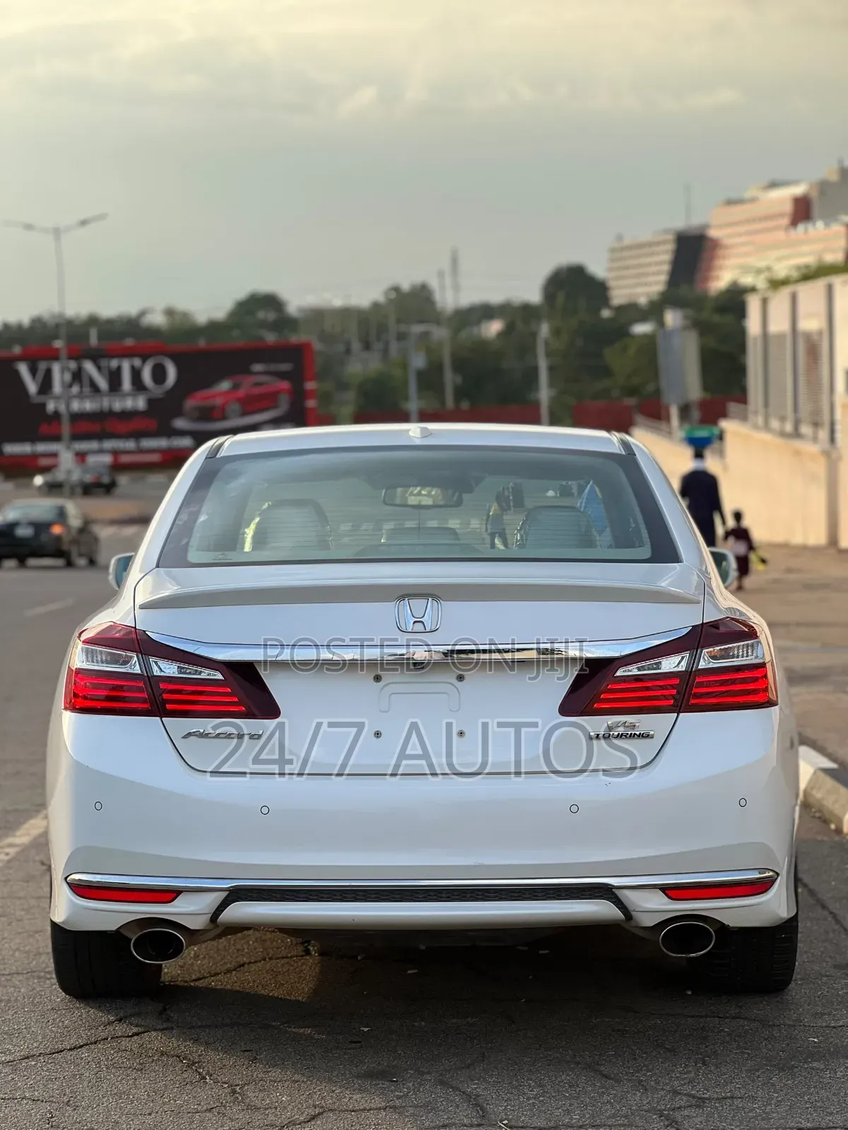 Honda Accord Touring 4dr Sedan FWD (3.5L 6cyl 6A) 2016 White