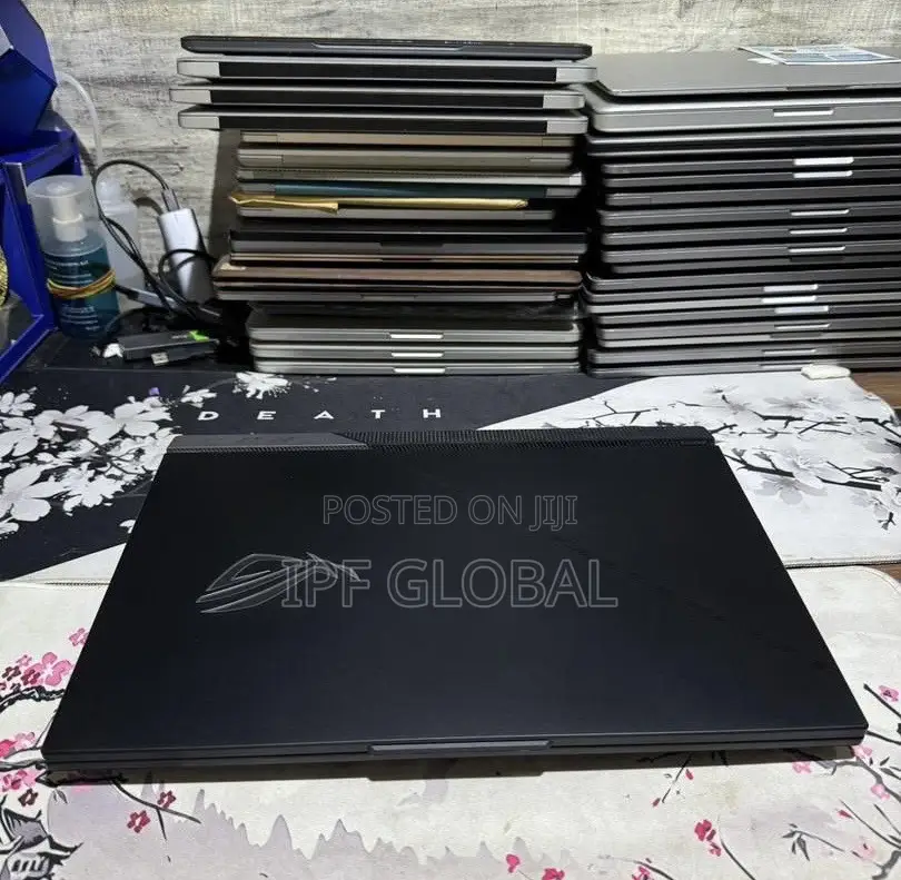 Laptop Asus ROG Strix SCAR 17 32GB AMD Ryzen 9 SSD 1T