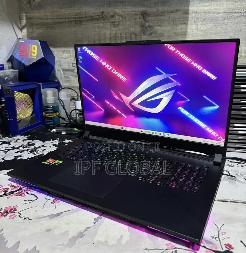 Laptop Asus ROG Strix SCAR 17 32GB AMD Ryzen 9 SSD 1T