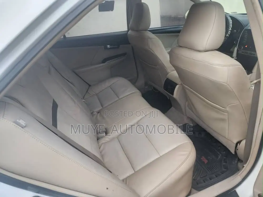 Toyota Camry XLE 4dr Sedan (2.5L 4cyl 6A) 2014 White