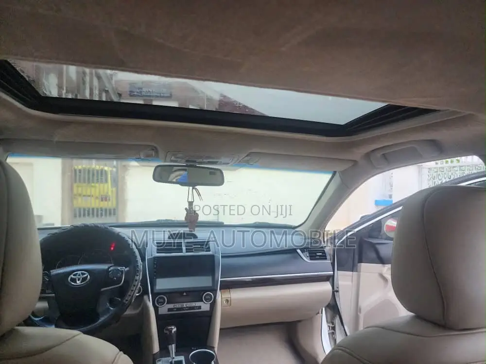 Toyota Camry XLE 4dr Sedan (2.5L 4cyl 6A) 2014 White