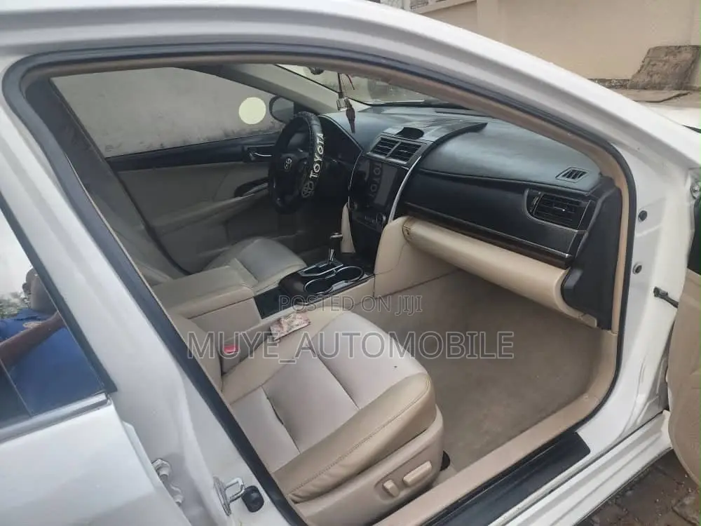 Toyota Camry XLE 4dr Sedan (2.5L 4cyl 6A) 2014 White