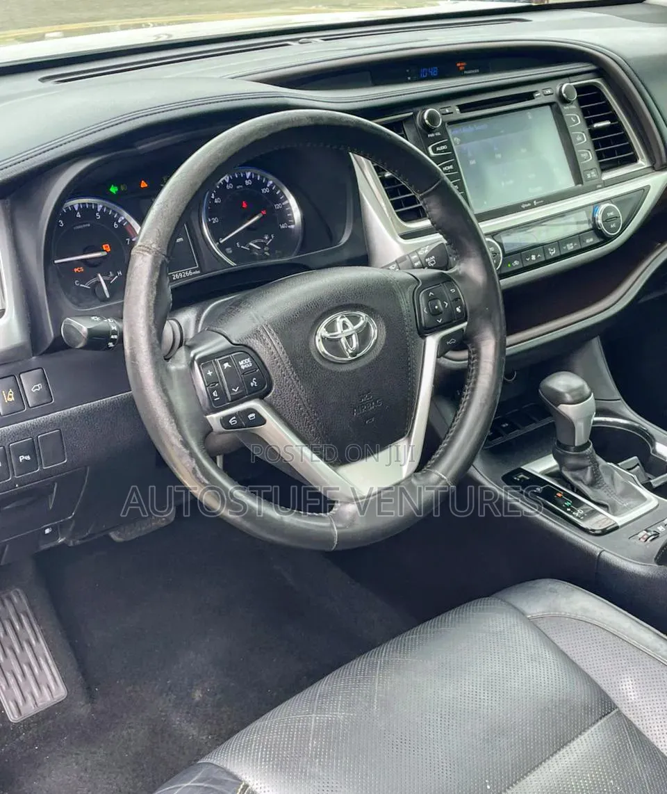 Toyota Highlander Limited Platinum 4dr SUV AWD (3.5L 6cyl 6A) 2014 Gold
