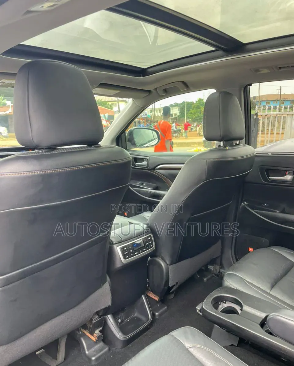 Toyota Highlander Limited Platinum 4dr SUV AWD (3.5L 6cyl 6A) 2014 Gold