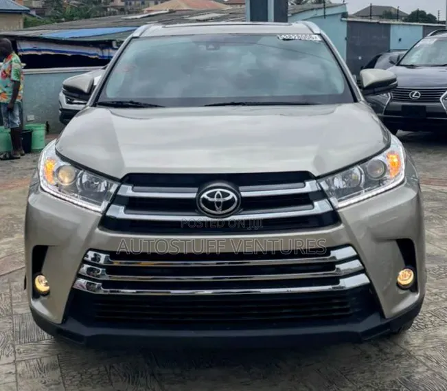 Toyota Highlander Limited Platinum 4dr SUV AWD (3.5L 6cyl 6A) 2014 Gold