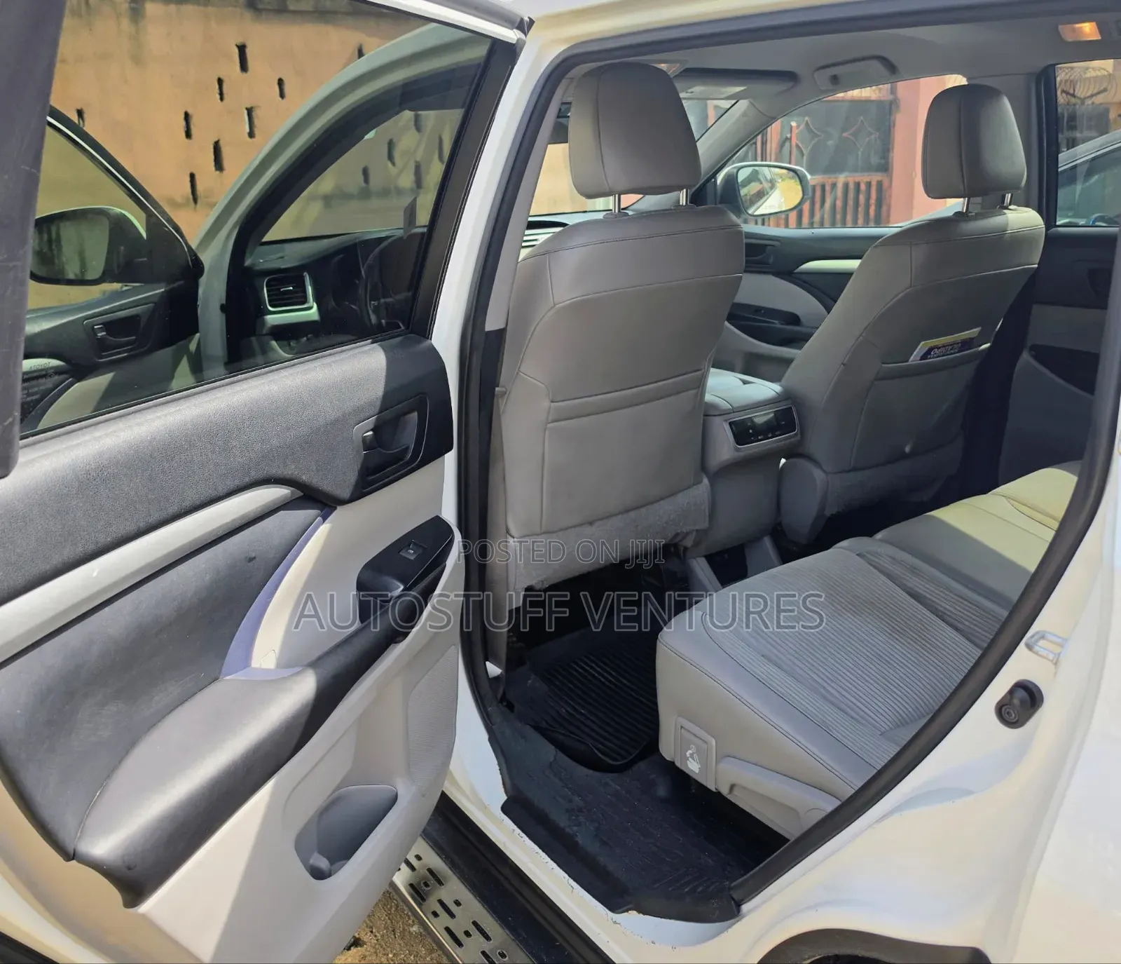 Toyota Highlander XLE 4x4 V6 (3.5L 6cyl 8A) 2017 White