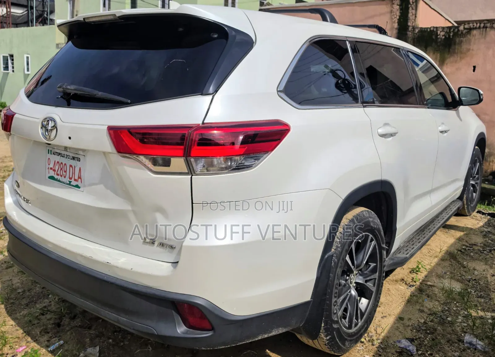 Toyota Highlander XLE 4x4 V6 (3.5L 6cyl 8A) 2017 White