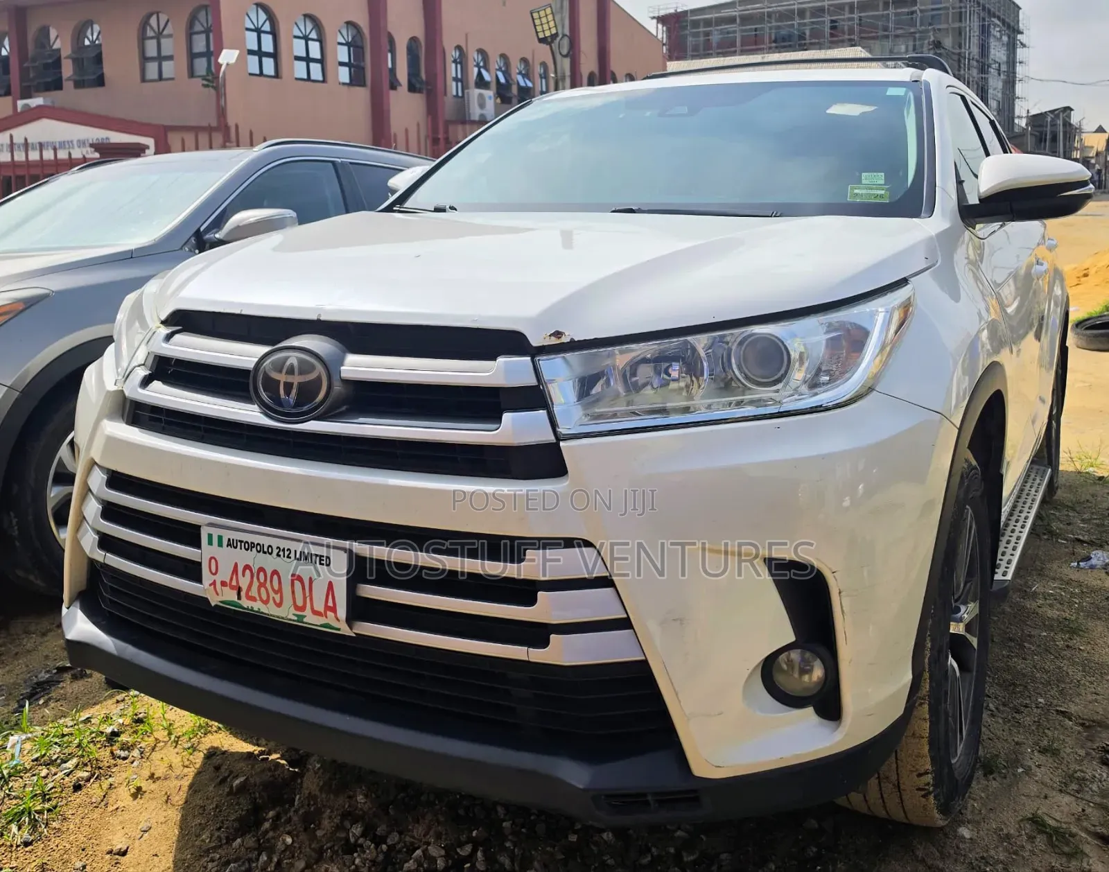 Toyota Highlander XLE 4x4 V6 (3.5L 6cyl 8A) 2017 White