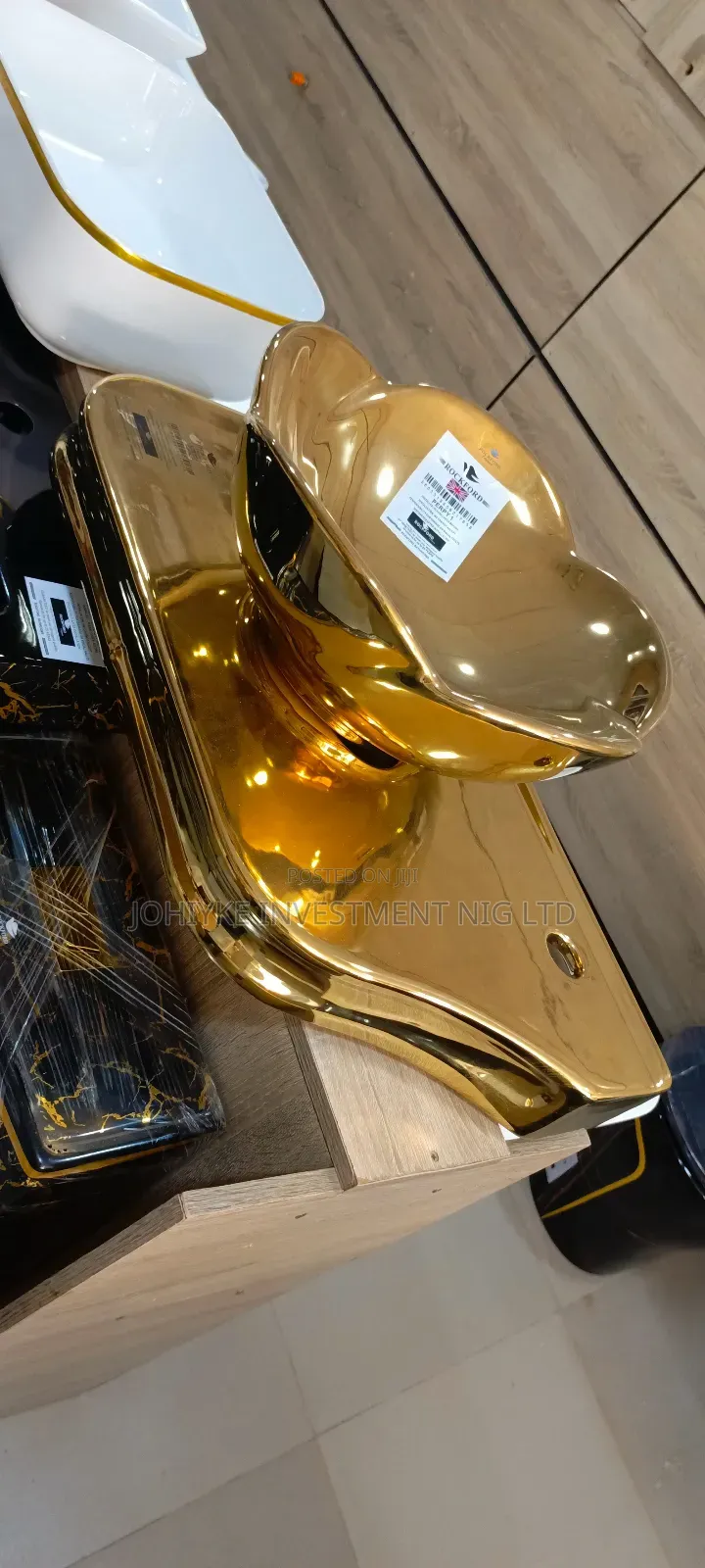 High Quality Rockford ENGLAND Golden Perpy Basins and Flat Pedestal