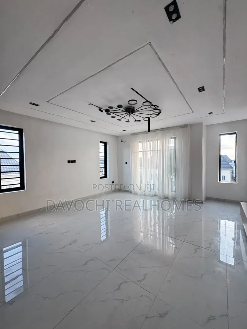 5bdrm Duplex in Ikota for sale
