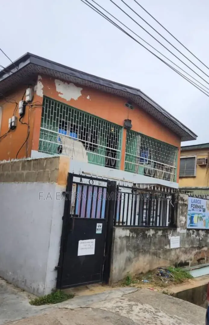 3bdrm Block of Flats in Shomolu / Shomolu for sale