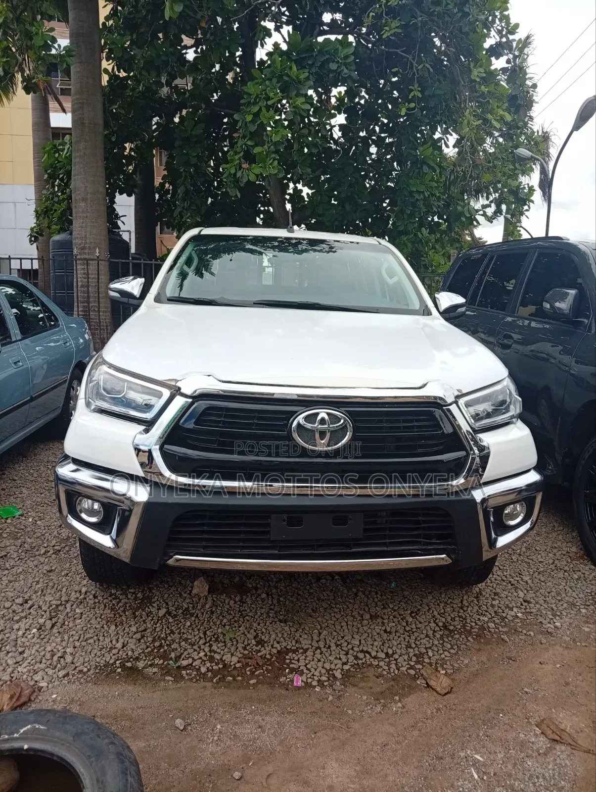 Toyota Hilux 2021 White