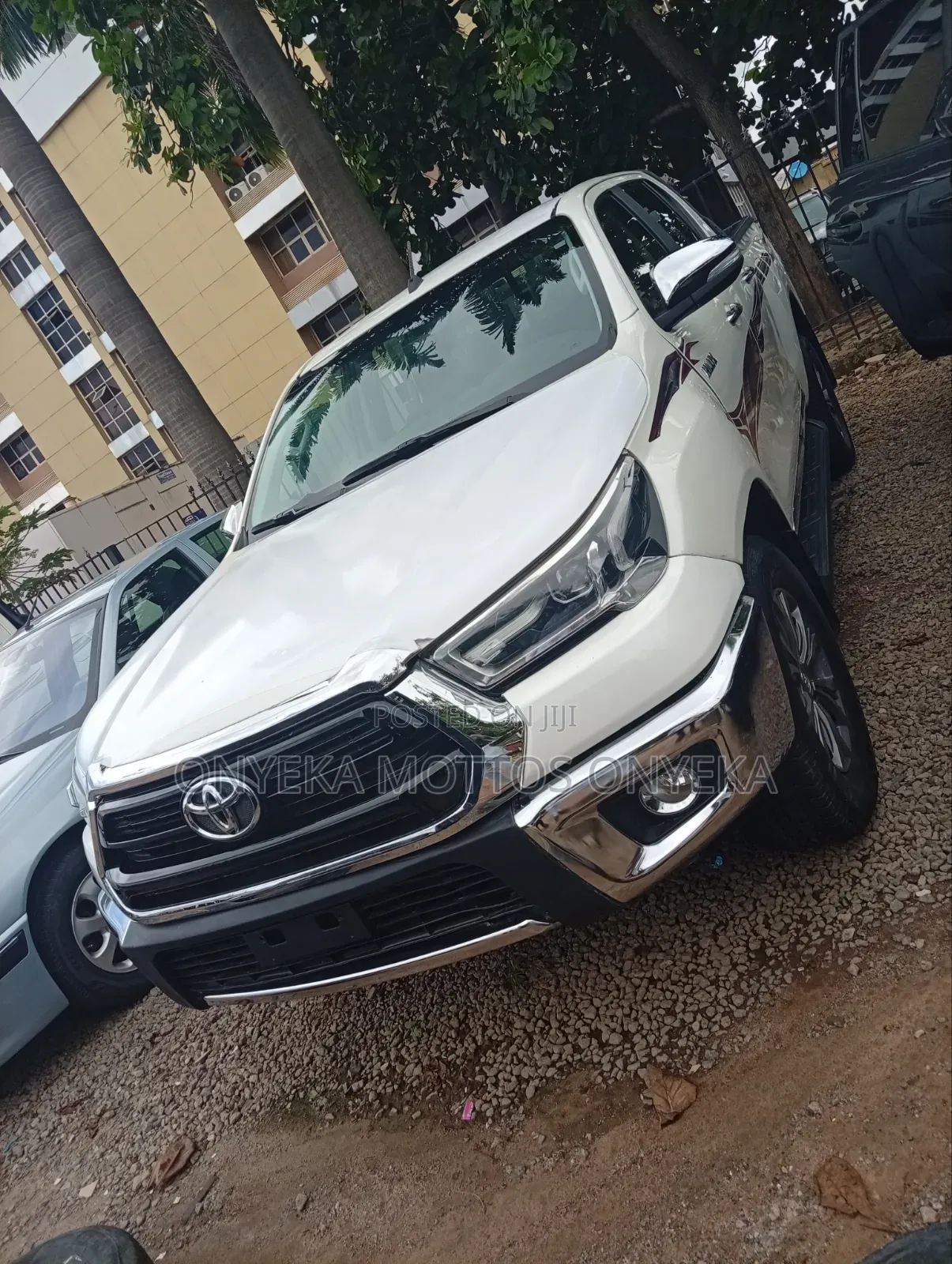 Toyota Hilux 2021 White