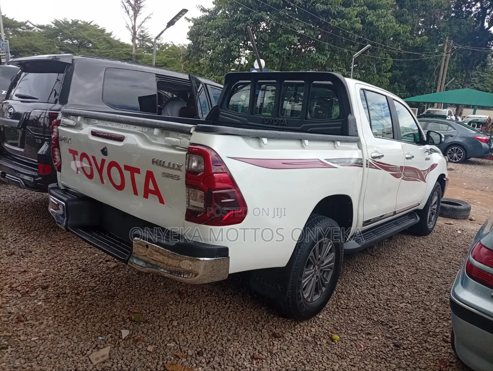 Toyota Hilux 2021 White