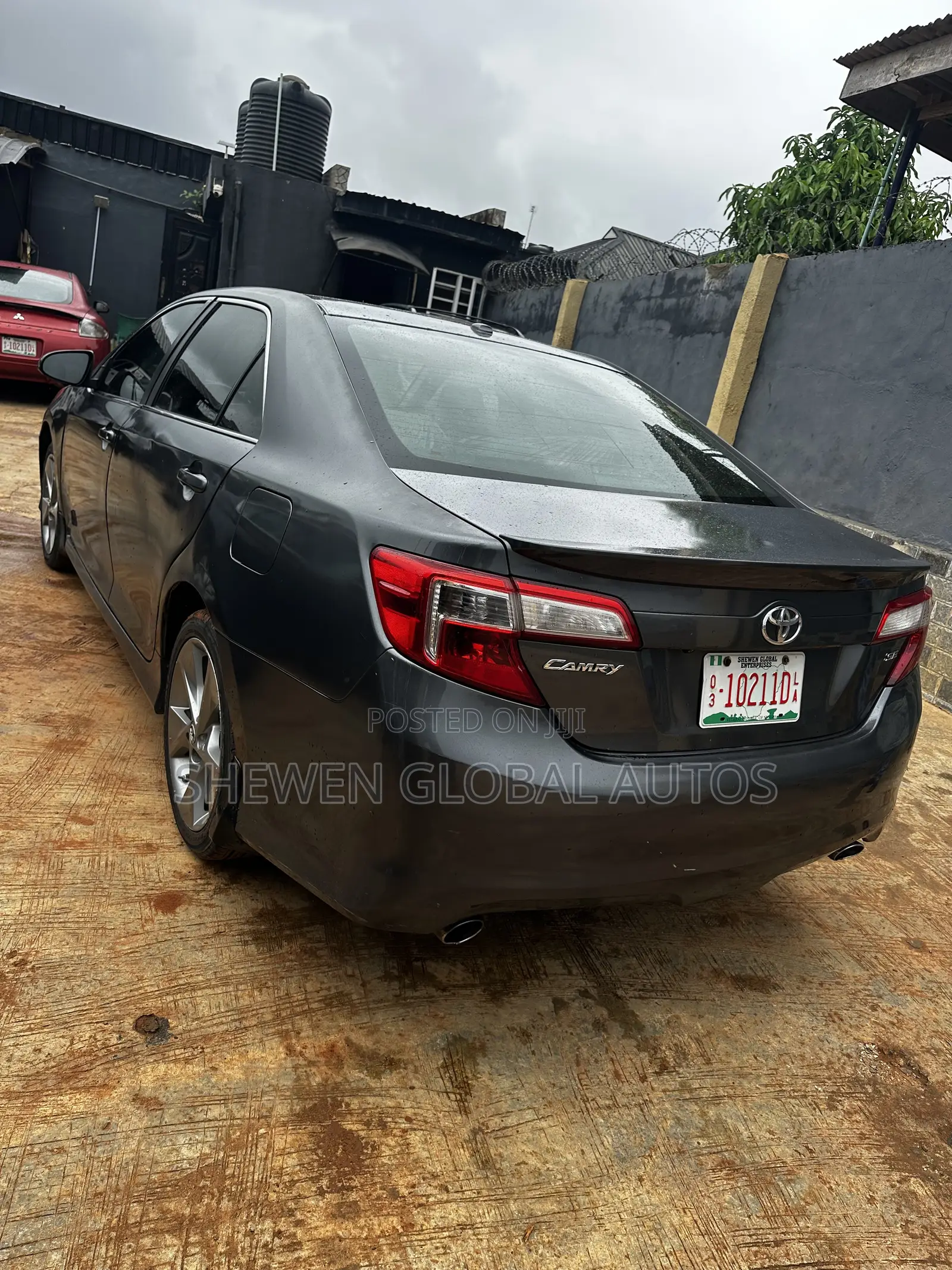 Toyota Camry SE V6 4dr Sedan (3.5L 6cyl 6A) 2013 Gray