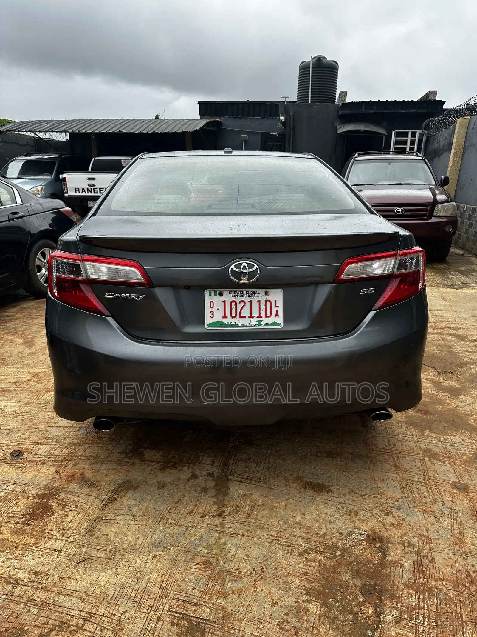 Toyota Camry SE V6 4dr Sedan (3.5L 6cyl 6A) 2013 Gray