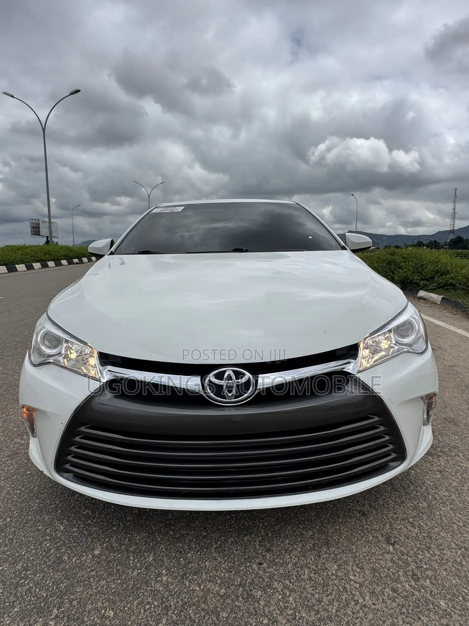Toyota Camry XLE 4dr Sedan (2.5L 4cyl 6A) 2016 White