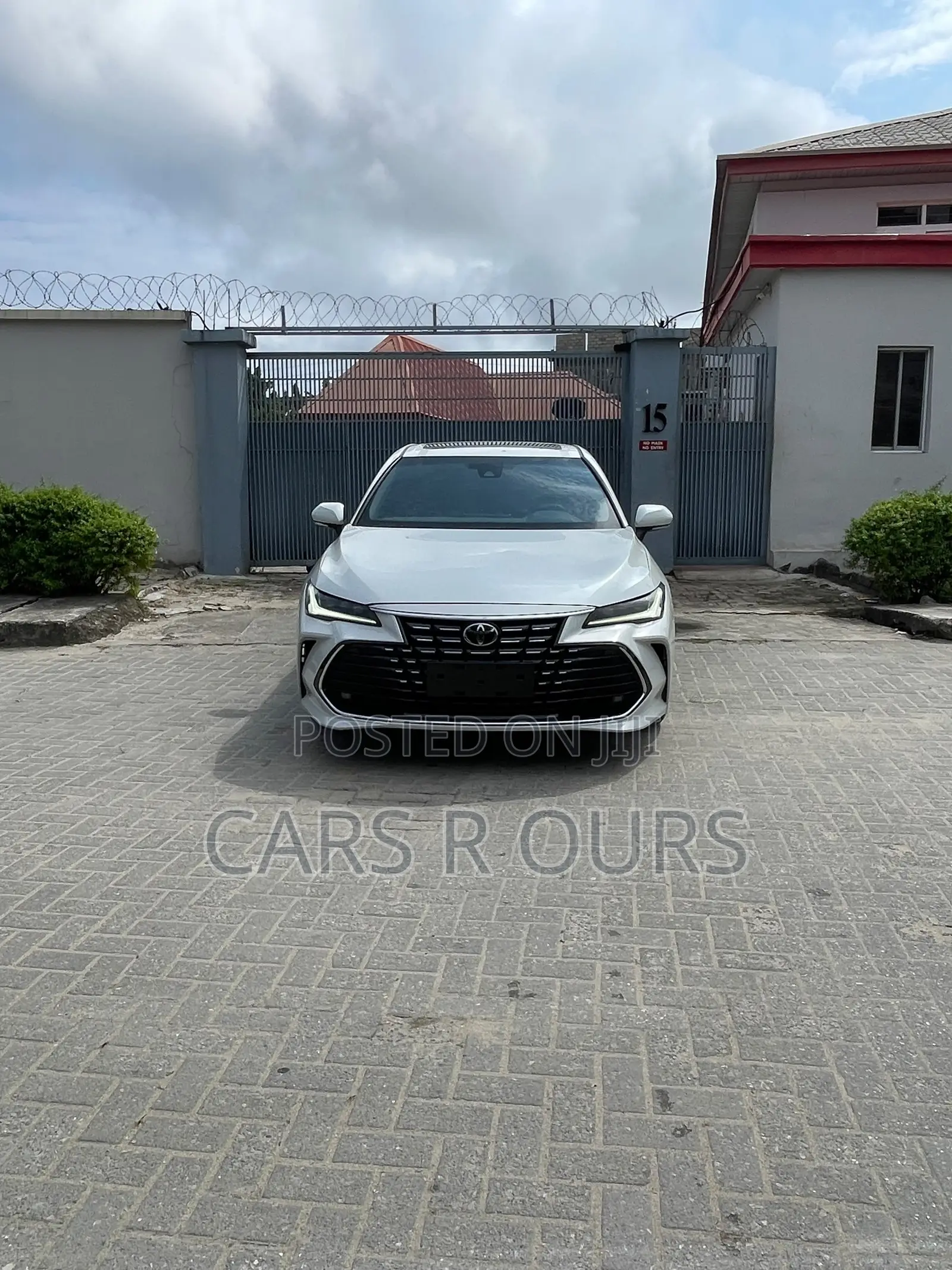 Toyota Avalon Limited 2022 White