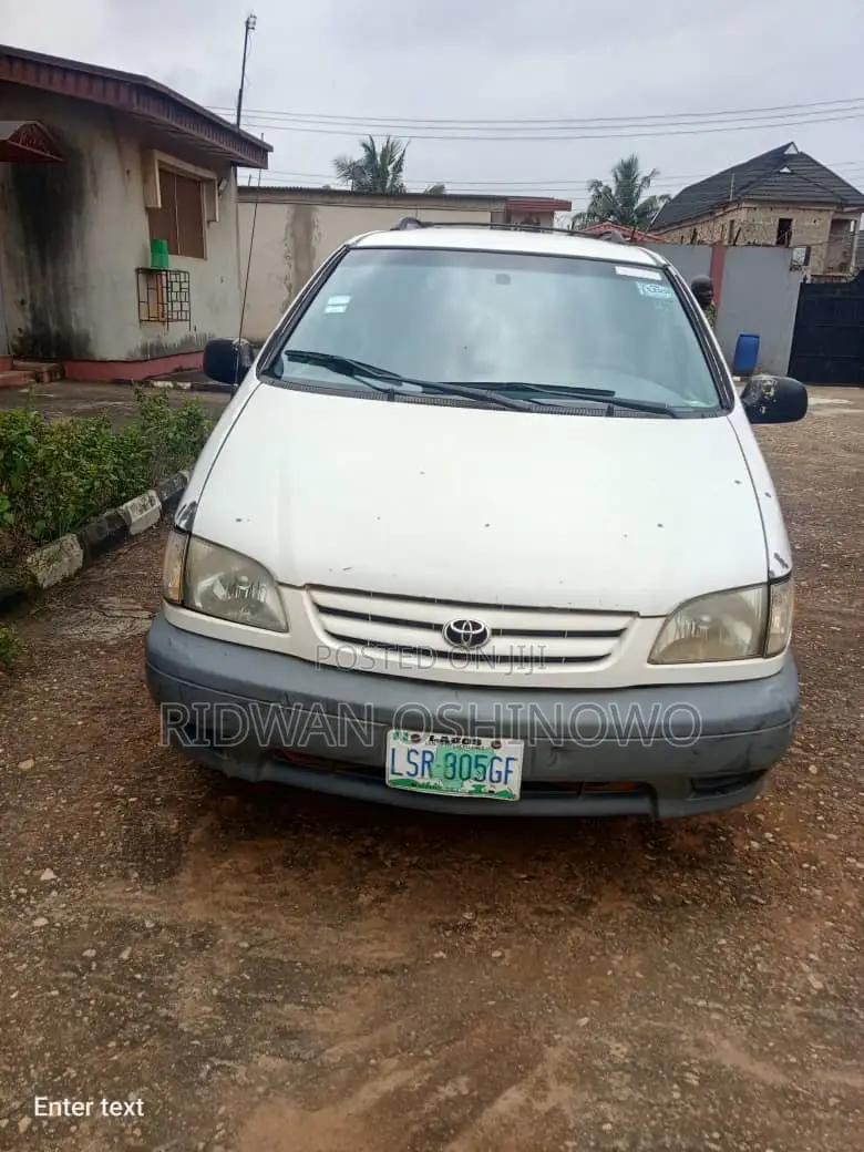 Toyota Sienna 2001 White