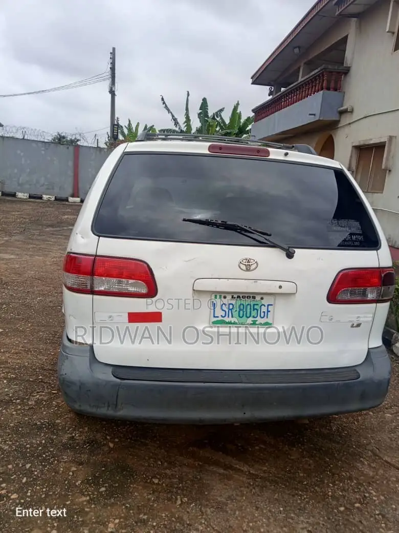 Toyota Sienna 2001 White