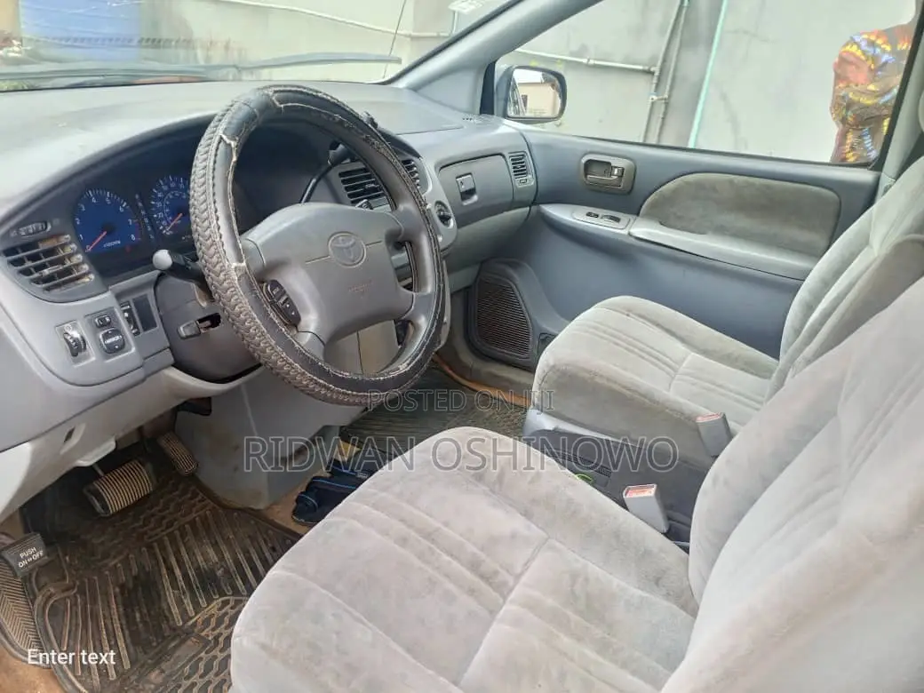 Toyota Sienna 2001 White