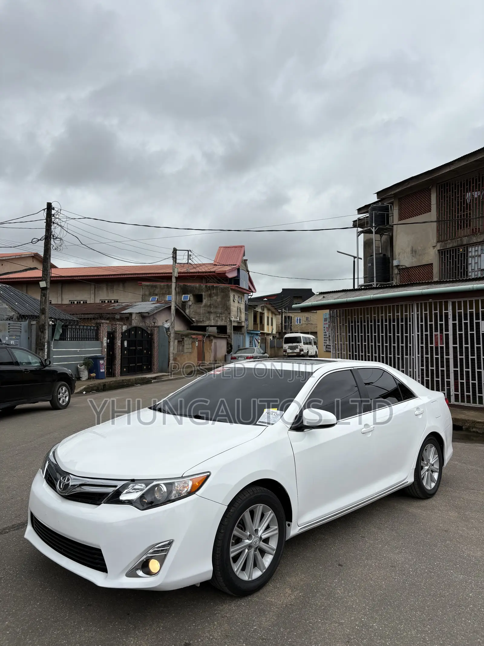 Toyota Camry XLE V6 4dr Sedan (3.5L 6cyl 6A) 2012 White