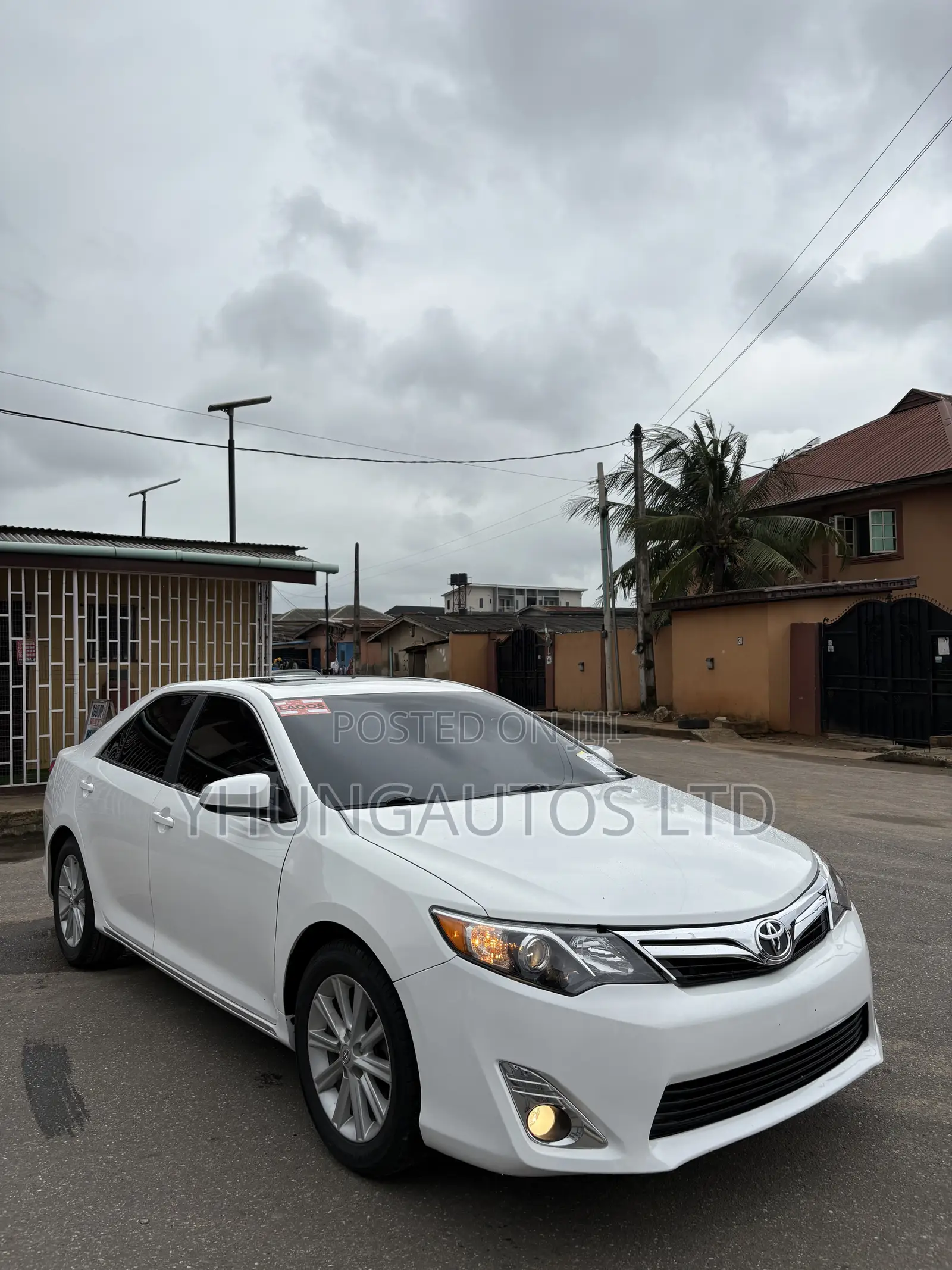Toyota Camry XLE V6 4dr Sedan (3.5L 6cyl 6A) 2012 White