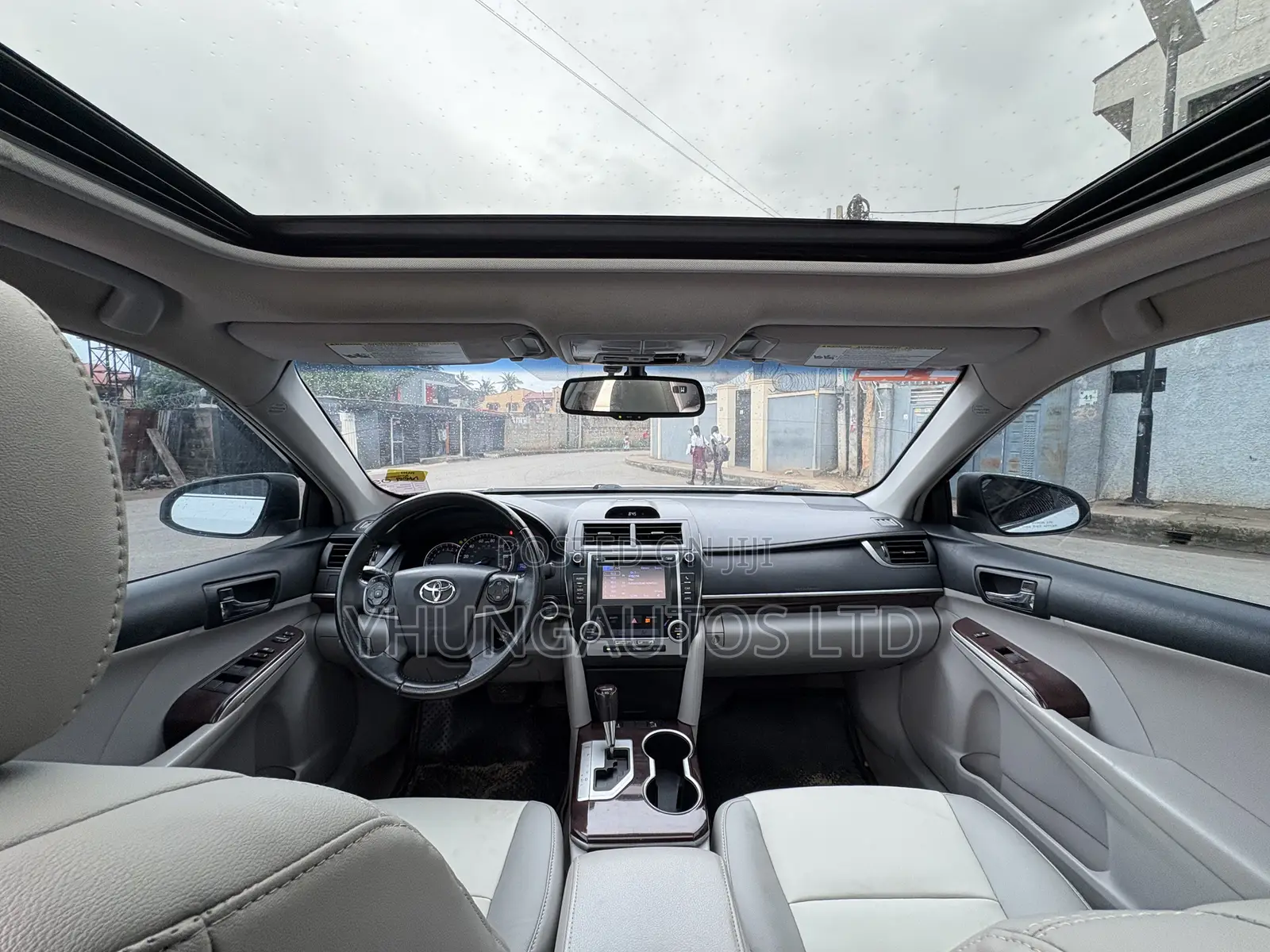Toyota Camry XLE V6 4dr Sedan (3.5L 6cyl 6A) 2012 White