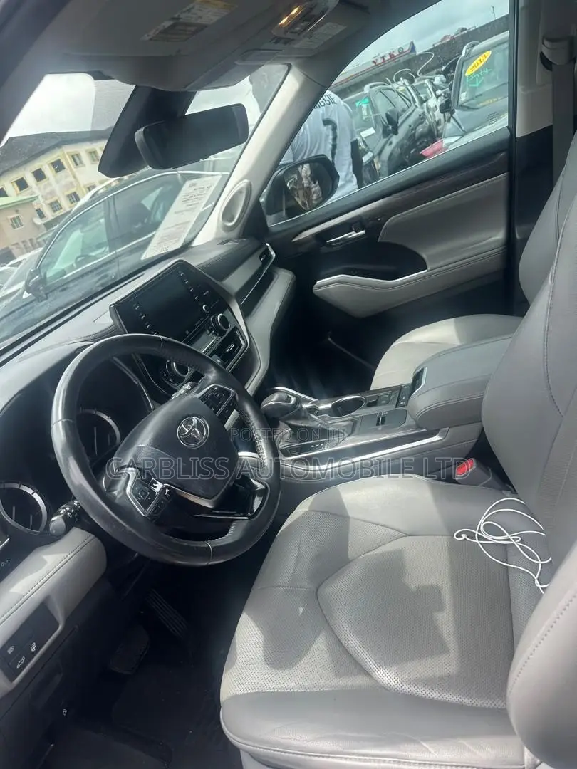 Toyota Highlander Limited 2021 Blue
