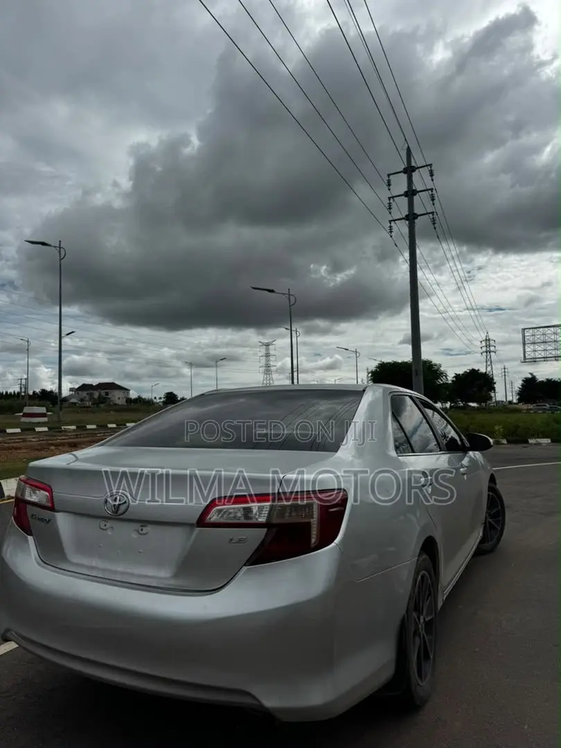 Toyota Camry LE 4dr Sedan (2.5L 4cyl 6A) 2013 Silver