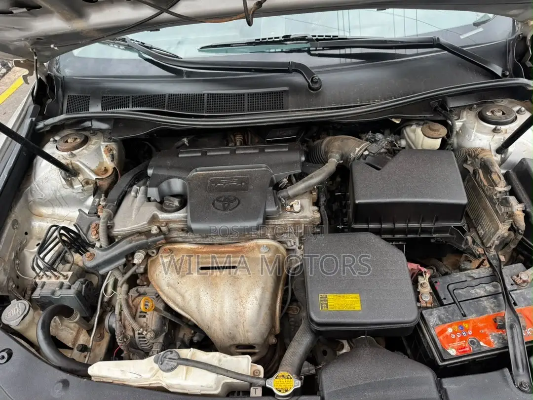 Toyota Camry LE 4dr Sedan (2.5L 4cyl 6A) 2013 Silver