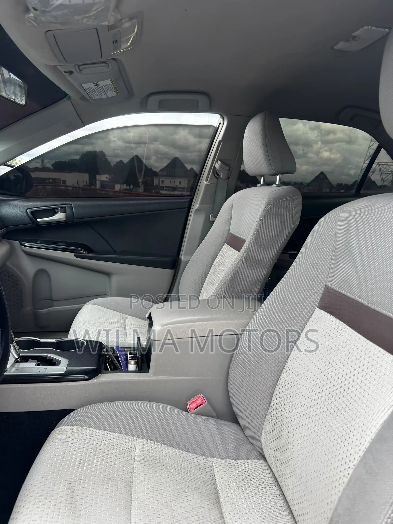 Toyota Camry LE 4dr Sedan (2.5L 4cyl 6A) 2013 Silver