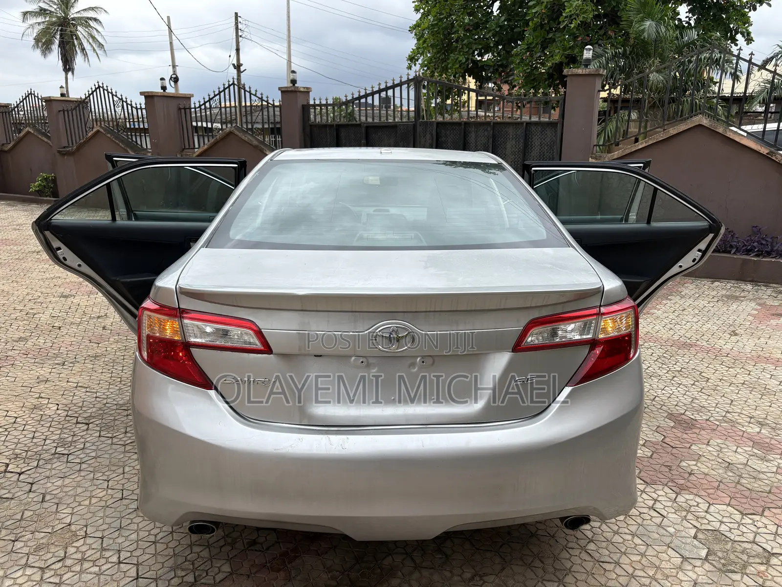 Toyota Camry SE 4dr Sedan (3.5L 6cyl 6A) 2014 Silver