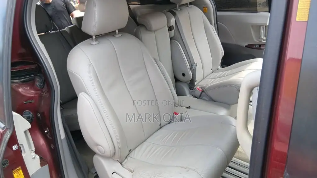 Toyota Sienna XLE FWD 8-Passenger 2013 Red
