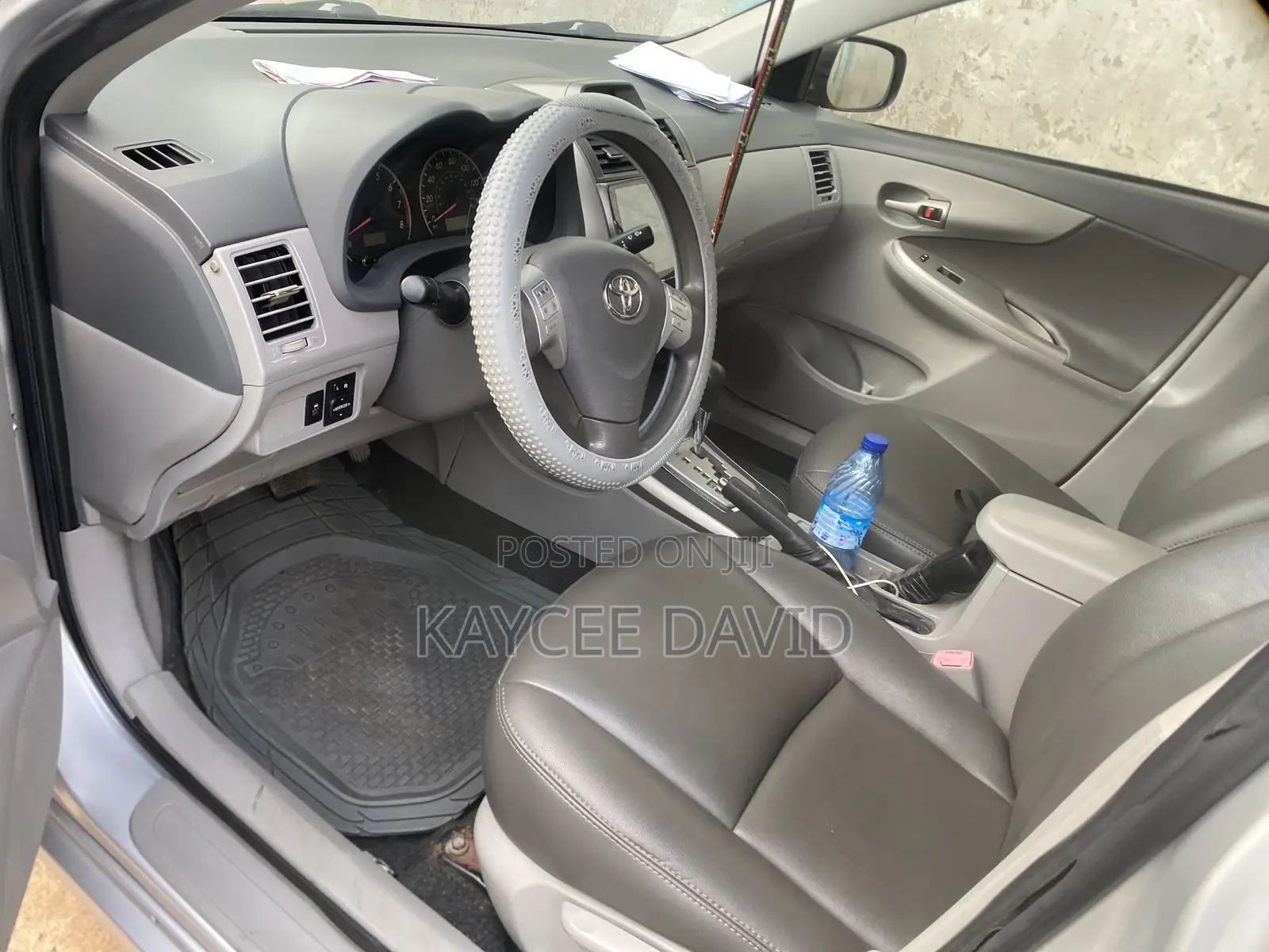 Toyota Corolla LE 4dr Sedan (1.8L 4cyl 4A) 2010 Silver