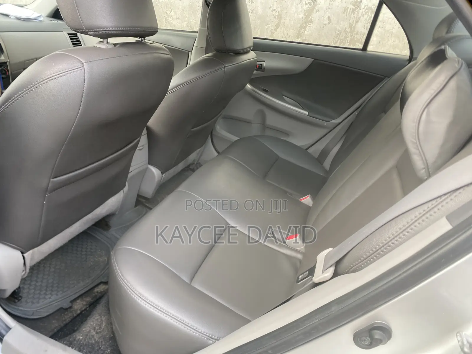 Toyota Corolla LE 4dr Sedan (1.8L 4cyl 4A) 2010 Silver