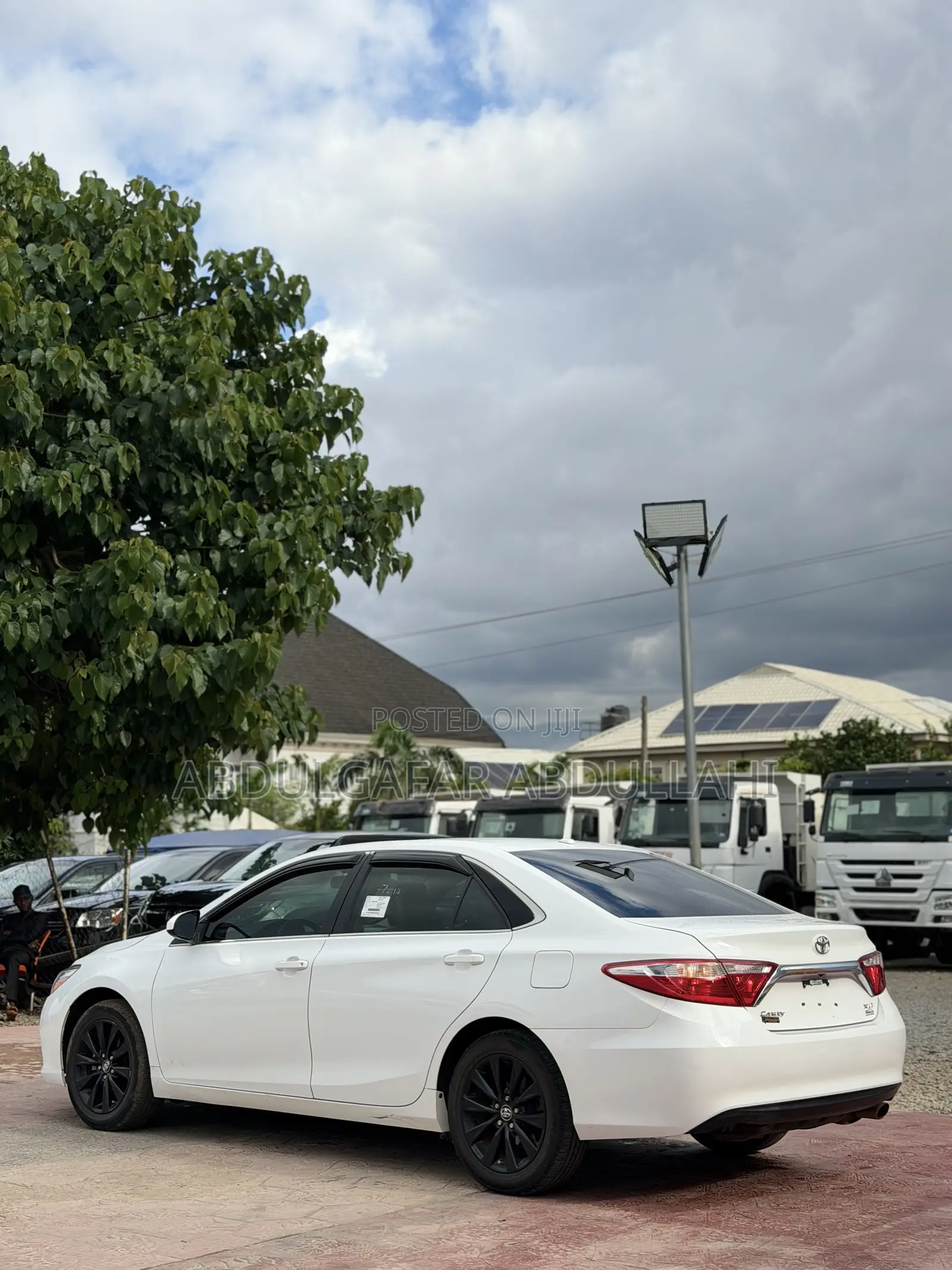 Toyota Camry XLE 4dr Sedan (3.5L 6cyl 6A) 2017 White