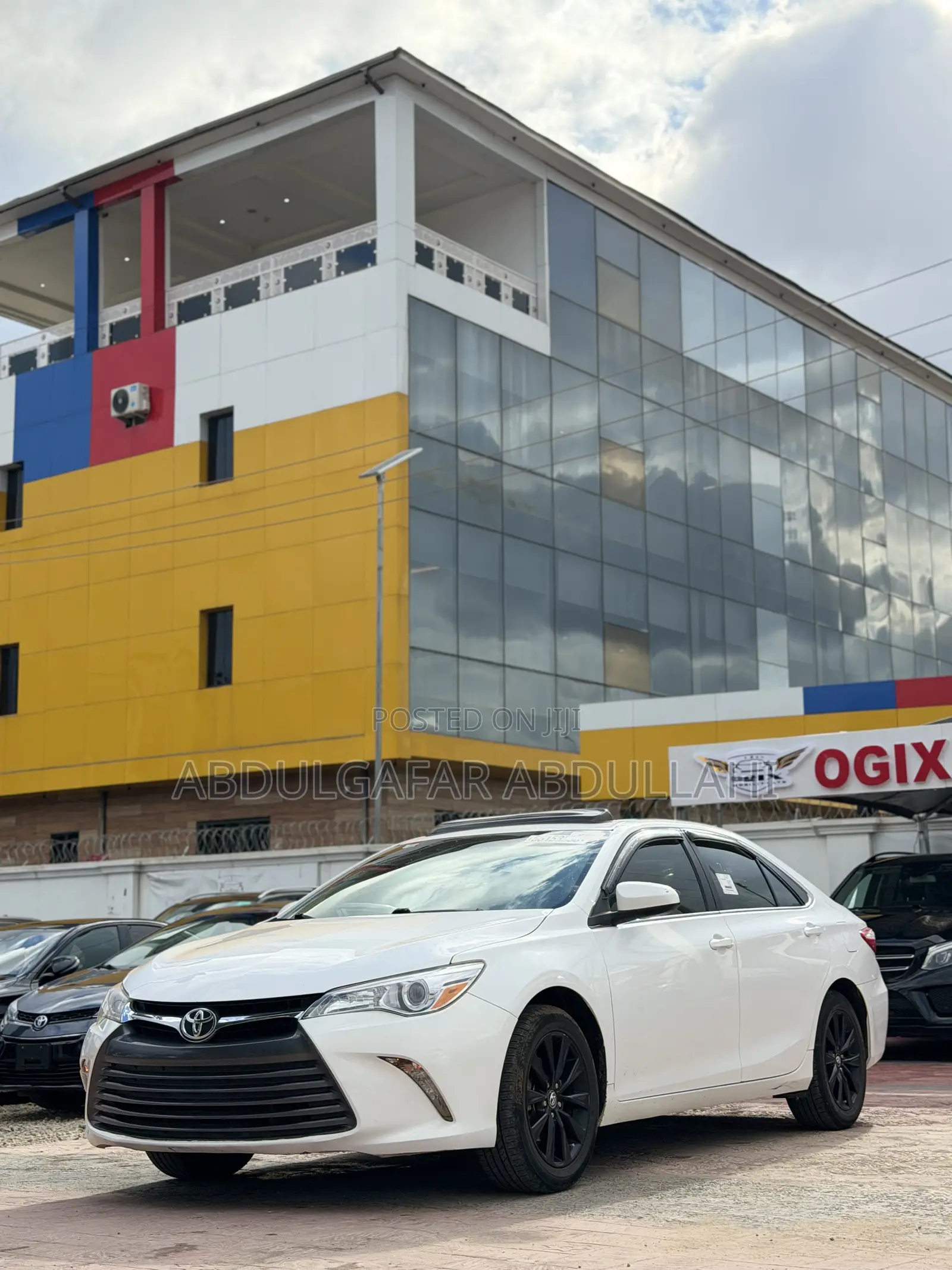 Toyota Camry XLE 4dr Sedan (3.5L 6cyl 6A) 2017 White