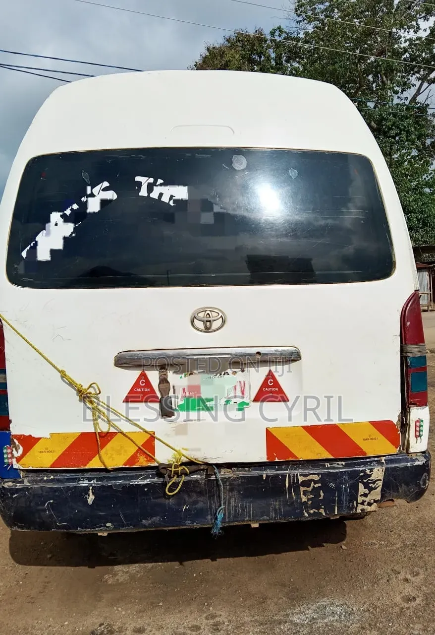 Toyota HiAce 2013 White