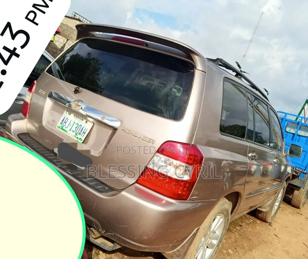 Toyota Highlander 2005 Gold