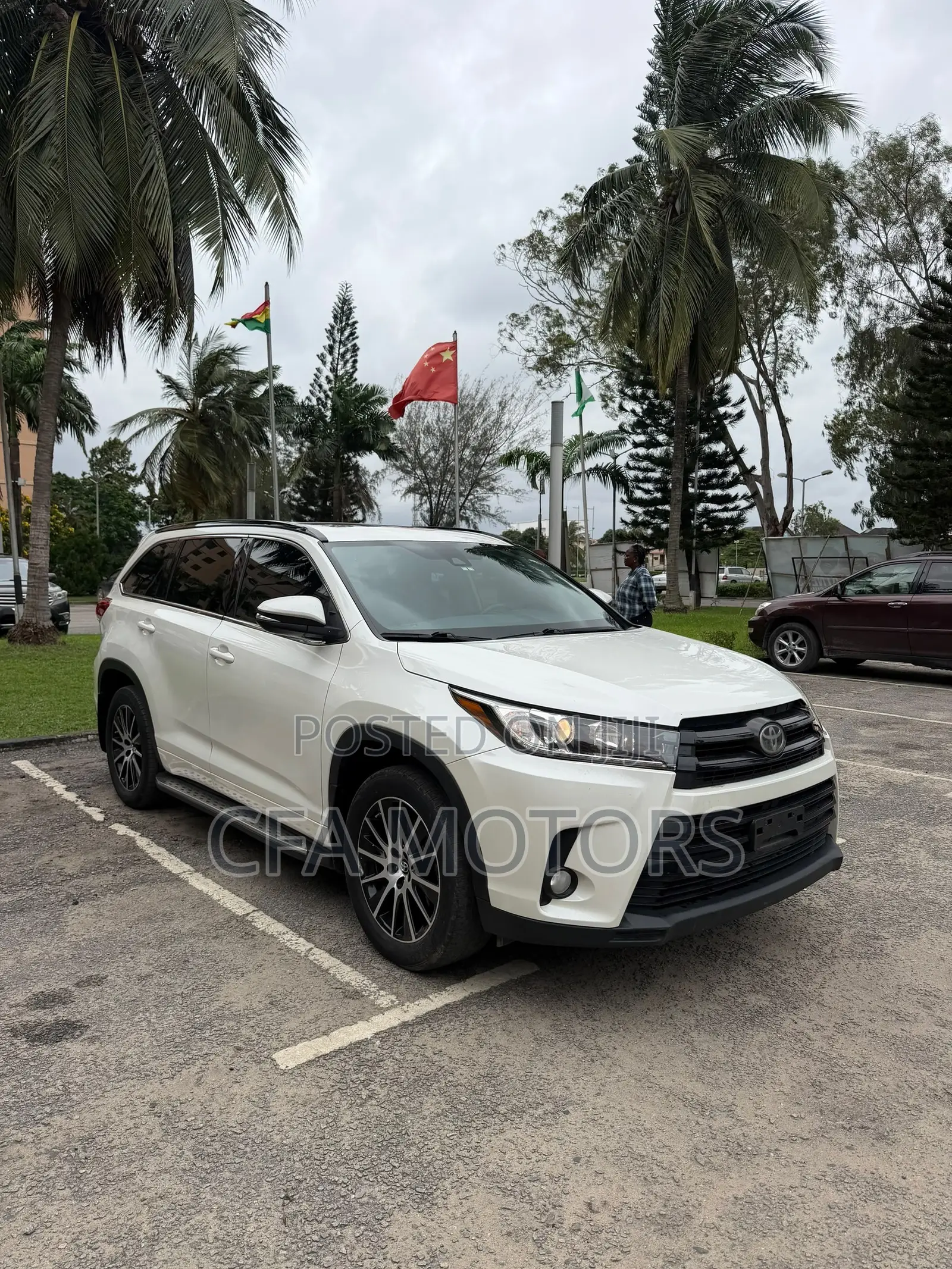 Toyota Highlander SE 4x2 V6 (3.5L 6cyl 8A) 2017 White