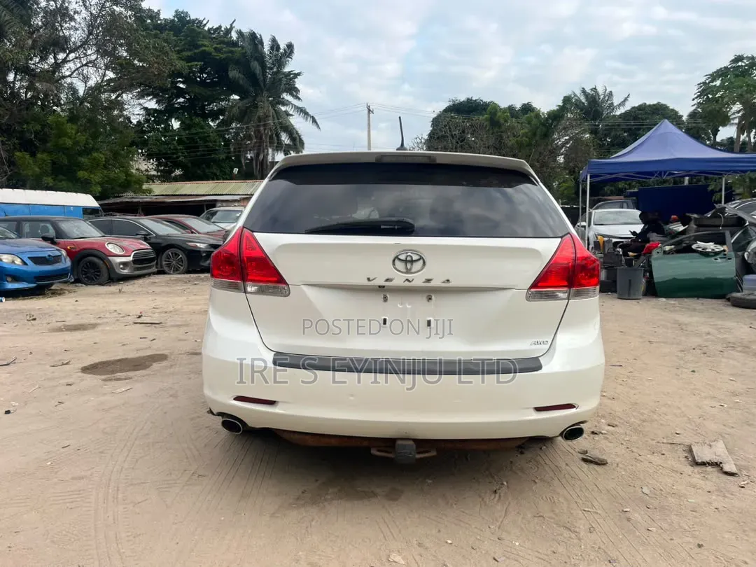 Toyota Venza 2010 White